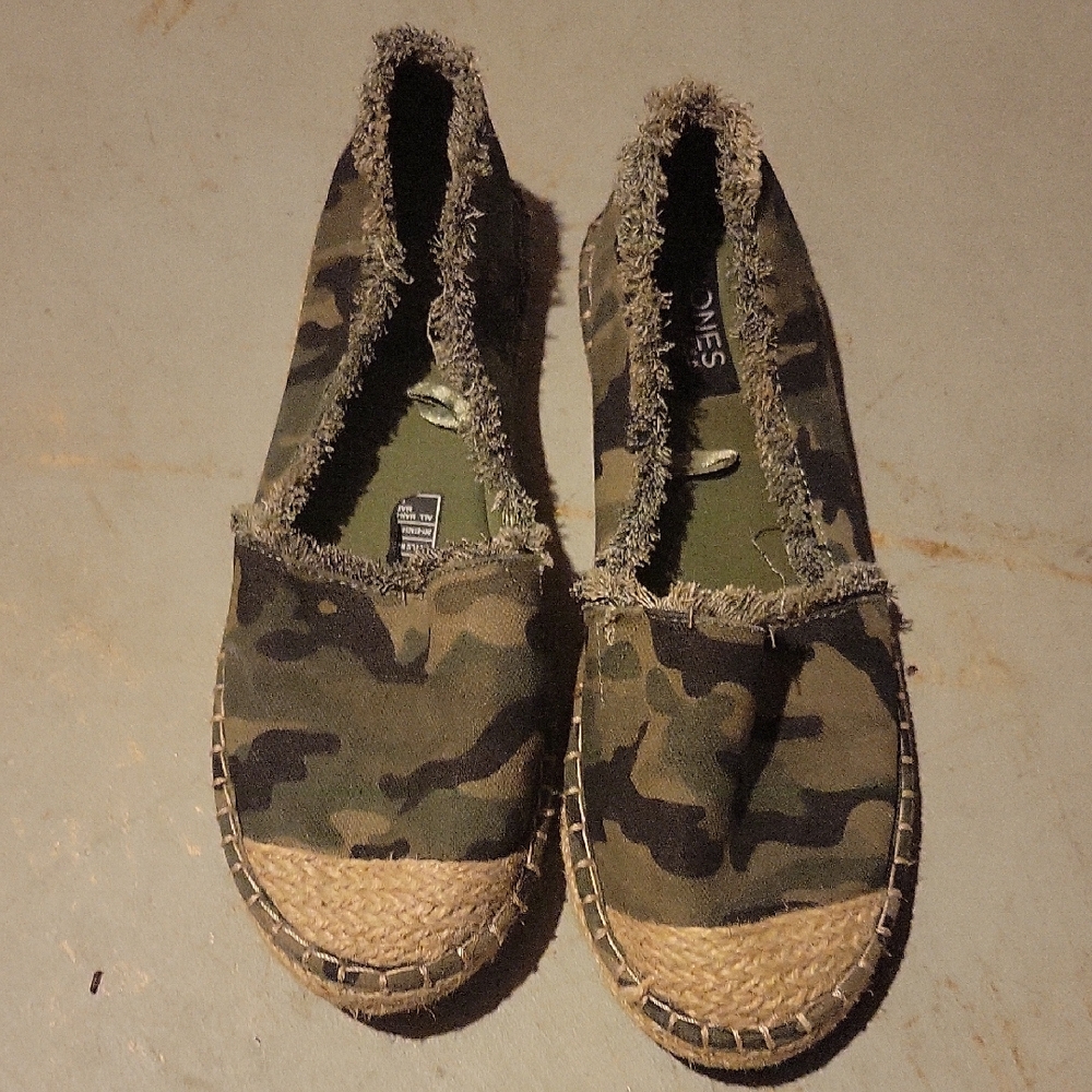 Jones New York Camouflage Flats